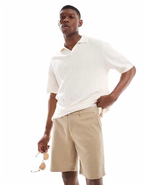 Training essentials woven shorts in chalky brown